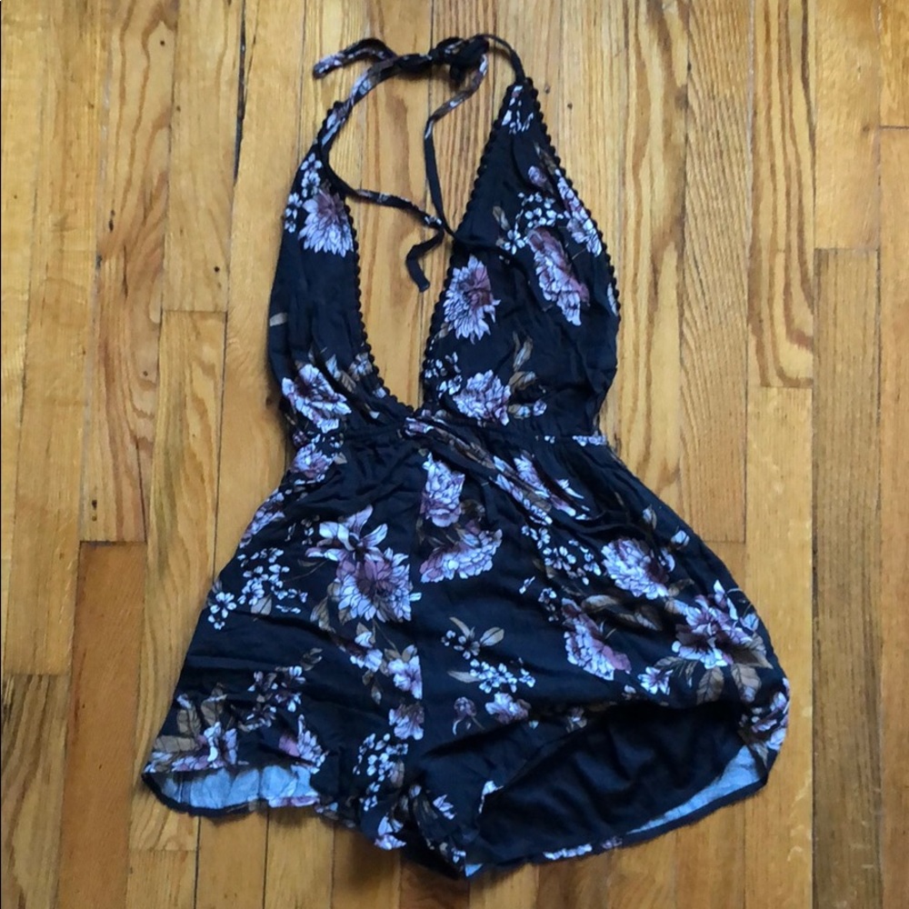 Dainty Hooligan floral open back romper M